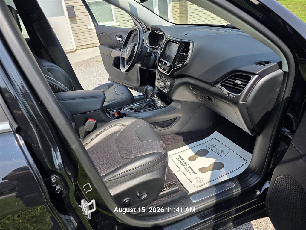 Used 2019 Jeep Cherokee Overland w/ Technology Group AWD/4WD image 12