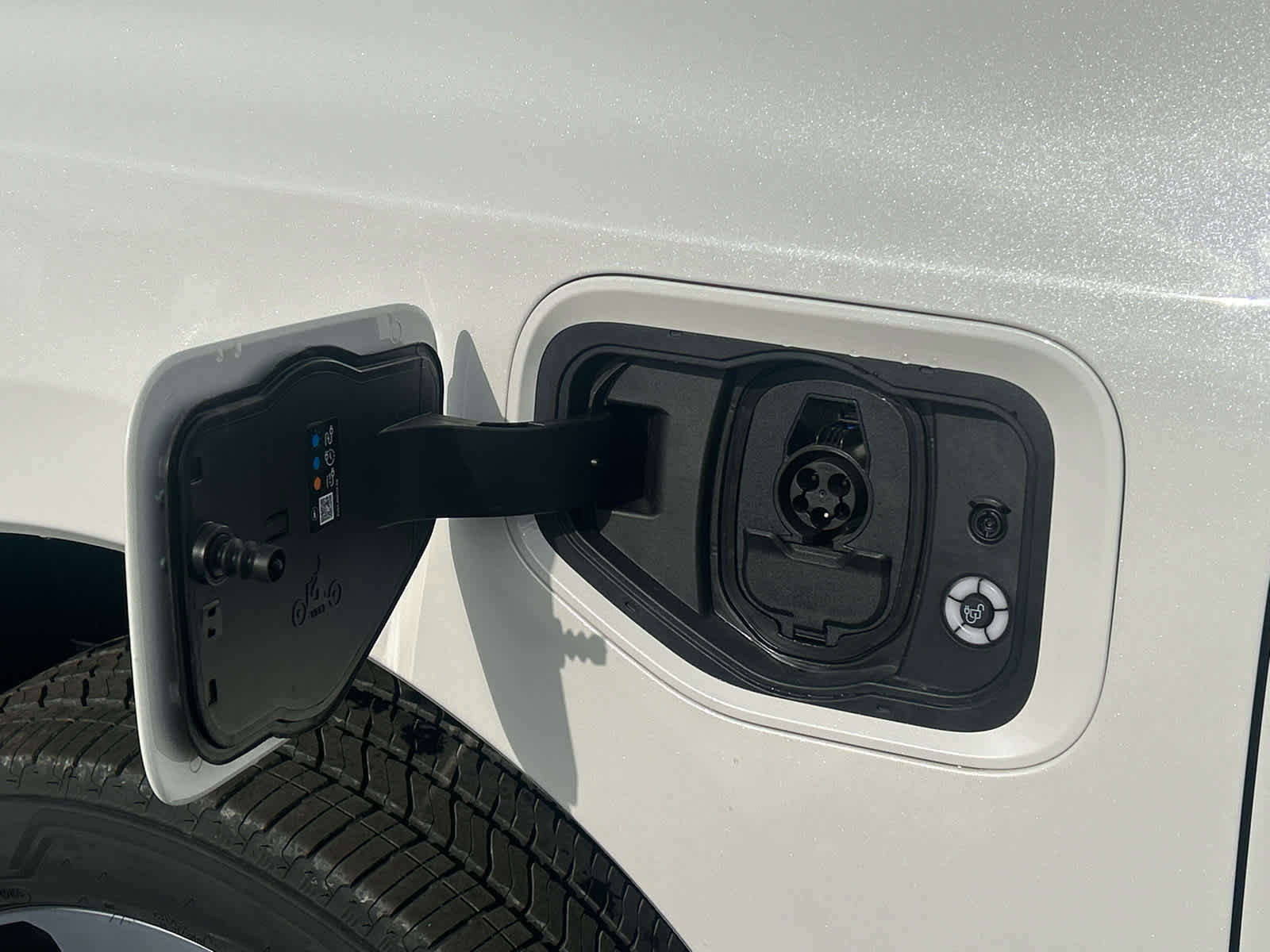 New 2025 Ford F150 Lightning Platinum image 3