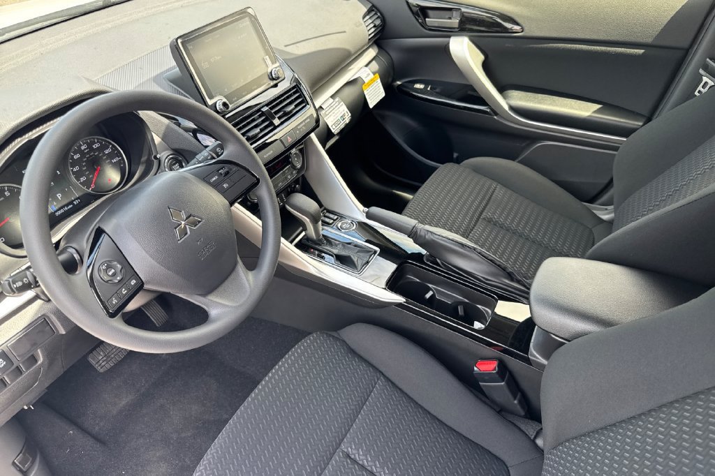 New 2026 Mitsubishi Eclipse Cross LE AWD/4WD image 4