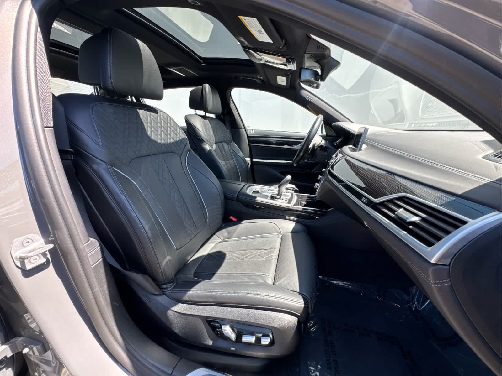 Used 2022 BMW 750Li xDrive AWD/4WD image 21