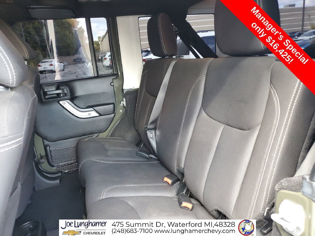 Used 2015 Jeep Wrangler Unlimited Sahara w/ Dual Top Group AWD/4WD image 23