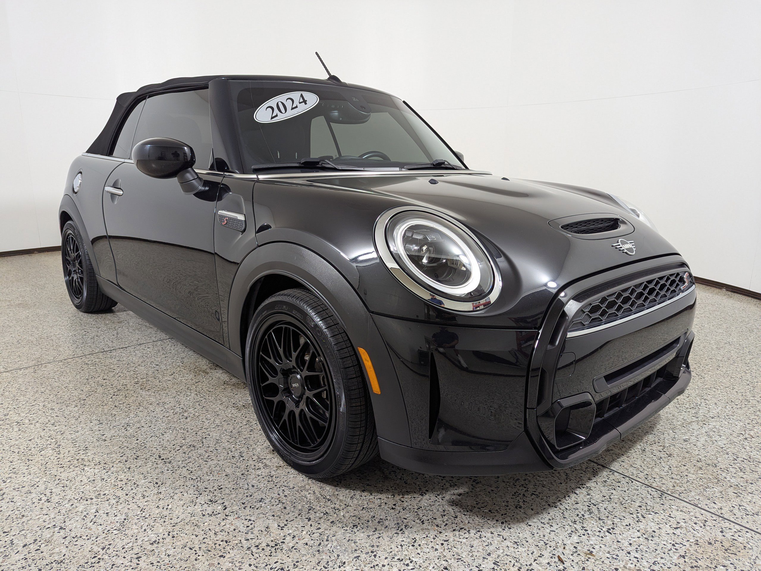 Used 2024 MINI Cooper S image 1