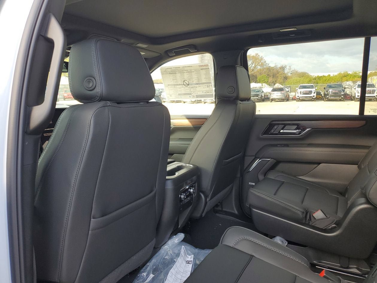 New 2026 GMC Yukon XL Denali w/ Sun & Power Step Package AWD/4WD image 10
