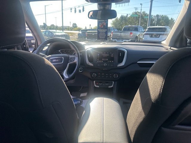 Used 2024 GMC Terrain SLE image 34