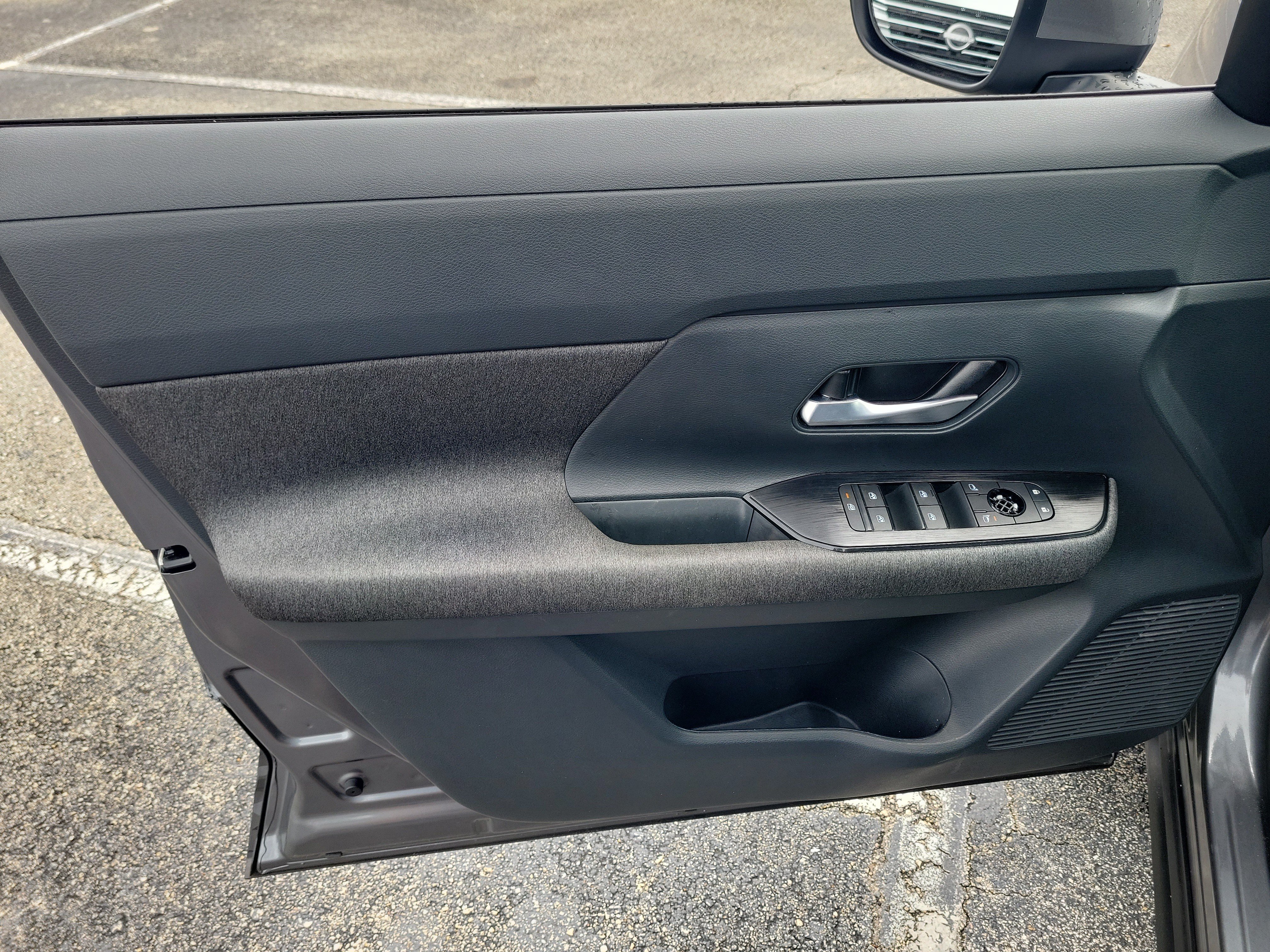 Certified 2025 Nissan Kicks SV FWD image 9