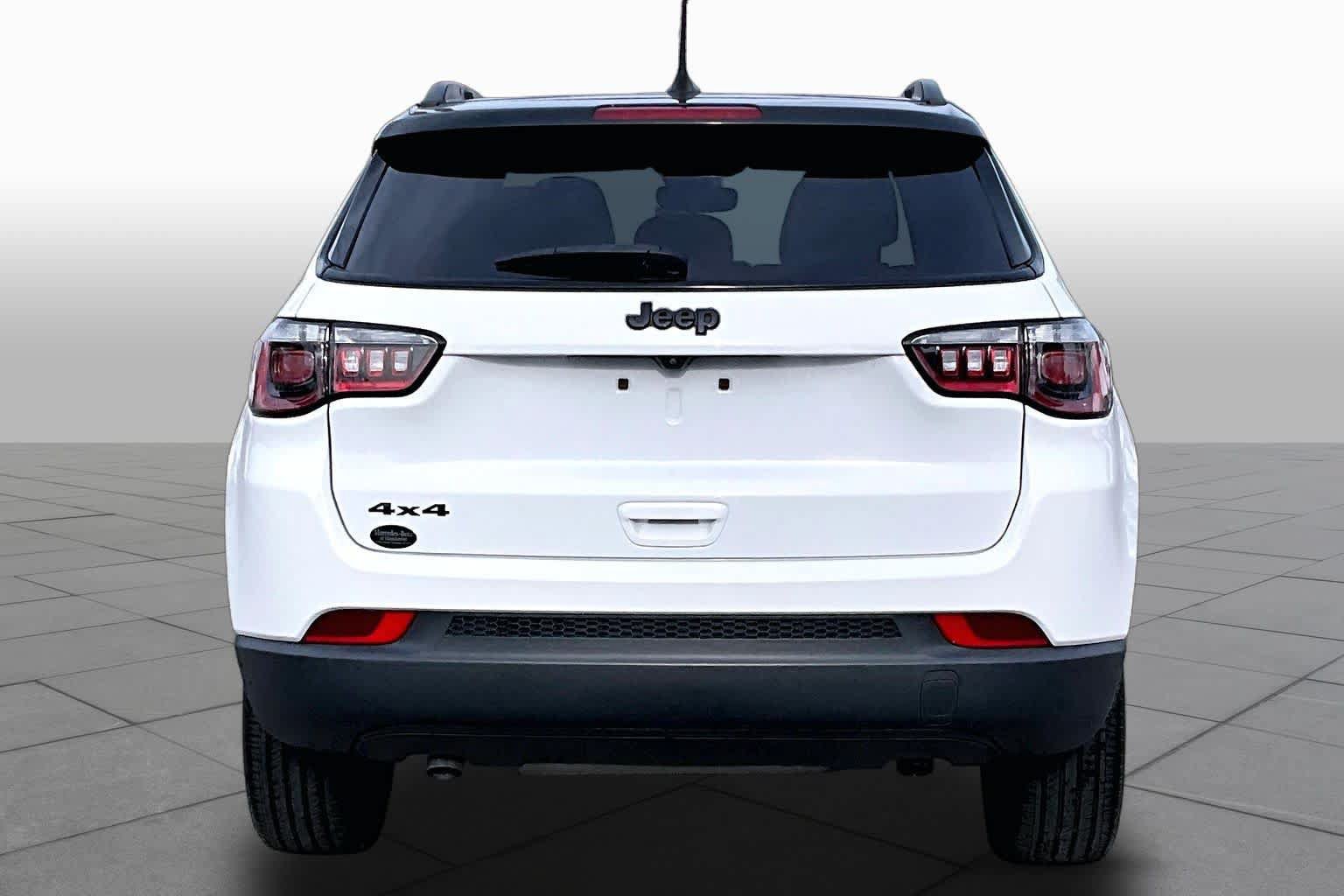 Used 2023 Jeep Compass Latitude w/ Sun and Sound Group AWD/4WD image 4