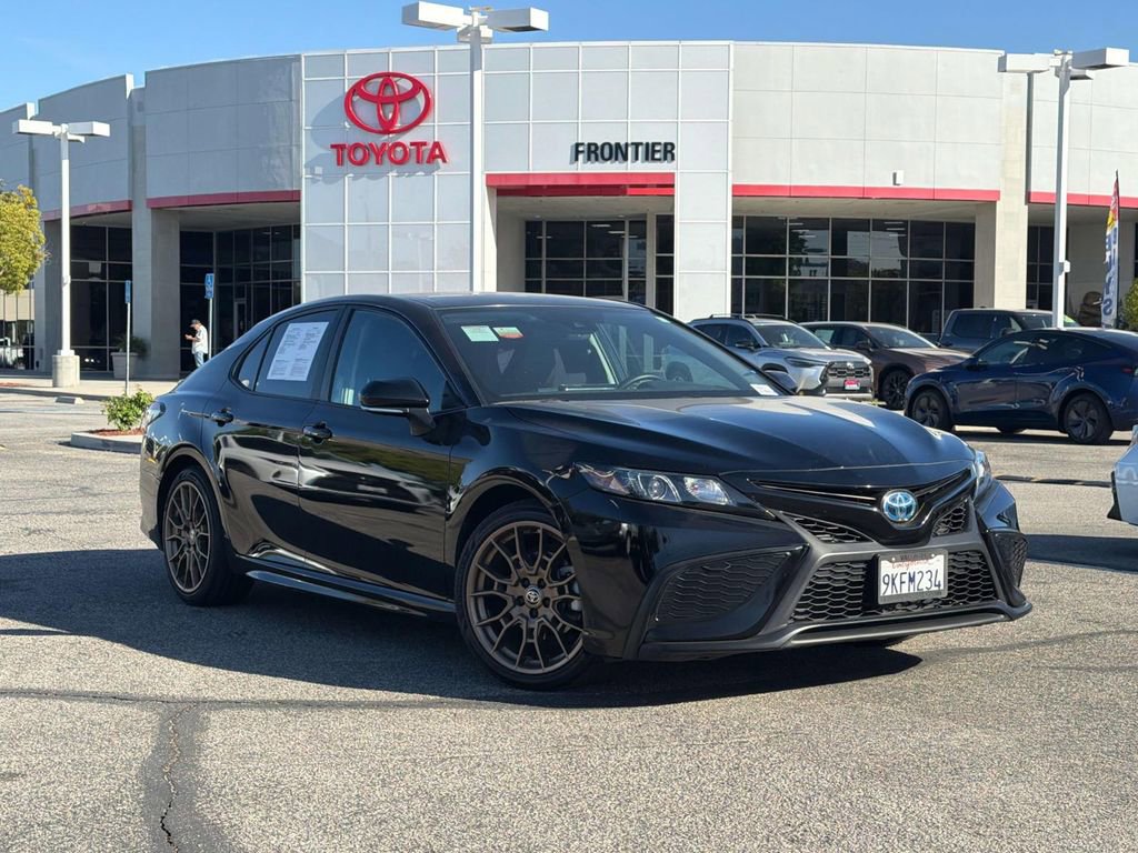 Certified 2024 Toyota Camry SE w/ Convenience Package FWD image 1
