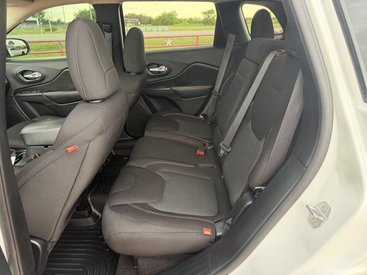 Used 2016 Jeep Cherokee 75th Anniversary FWD image 23