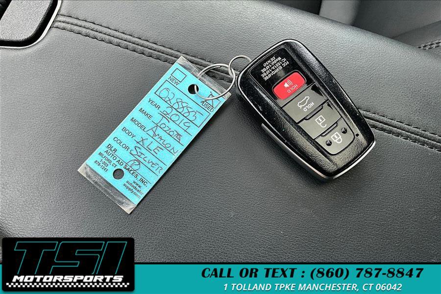 Used 2019 Toyota Avalon XLE FWD image 11