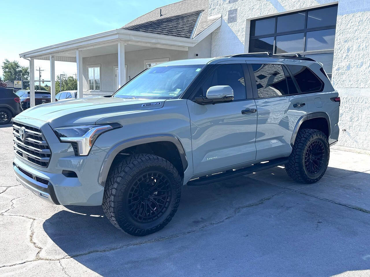 Used 2025 Toyota Sequoia Limited AWD/4WD image 5
