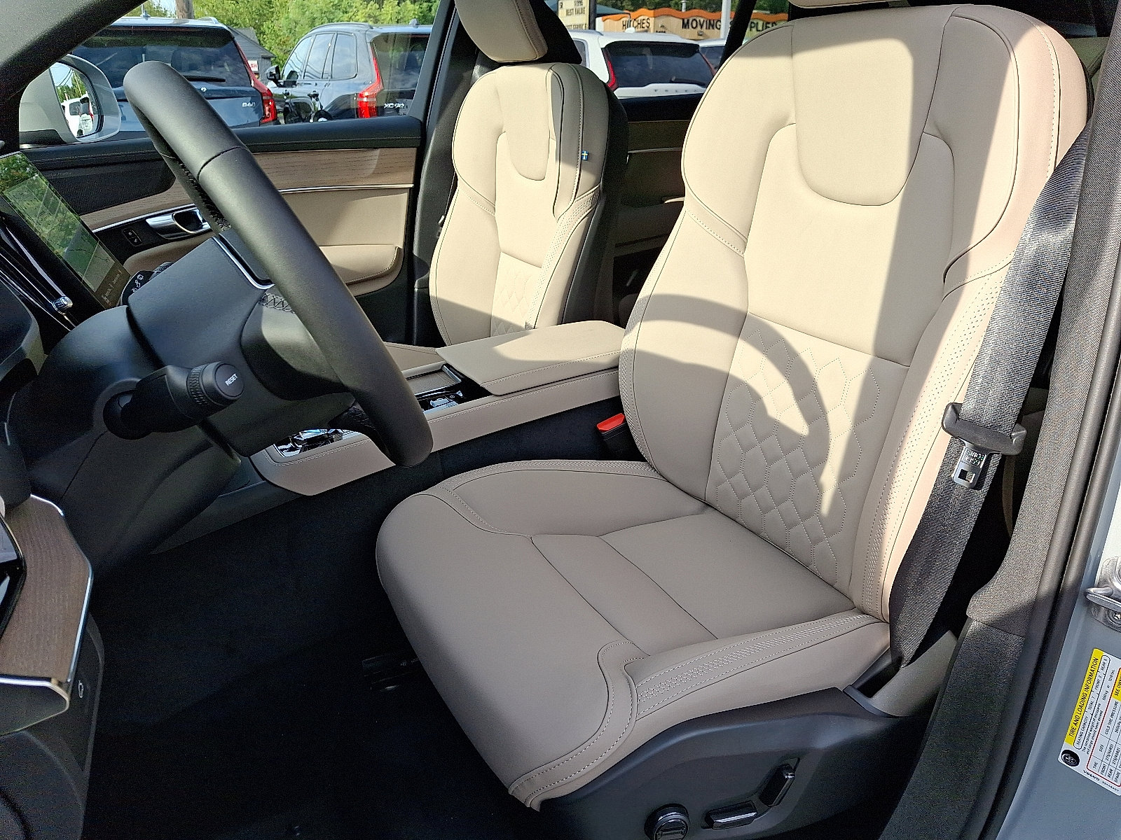New 2026 Volvo XC90 B6 Plus w/ Protection Package Premier image 9