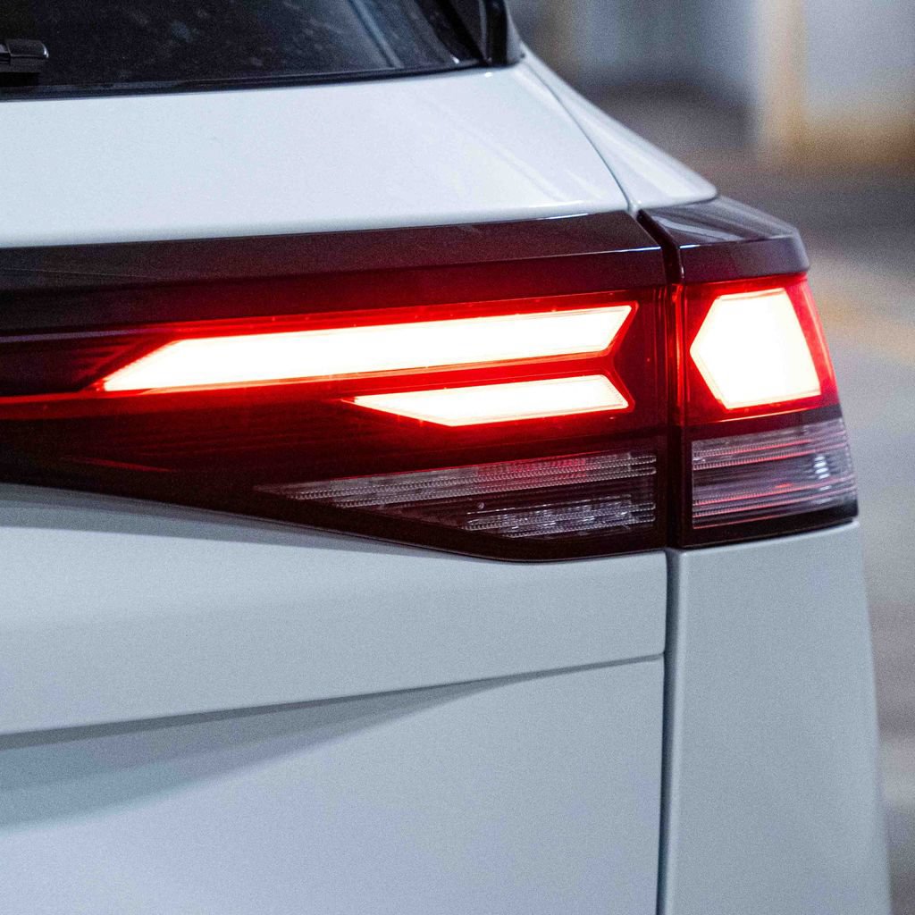 New 2026 Volkswagen Tiguan SE R-Line FWD image 5