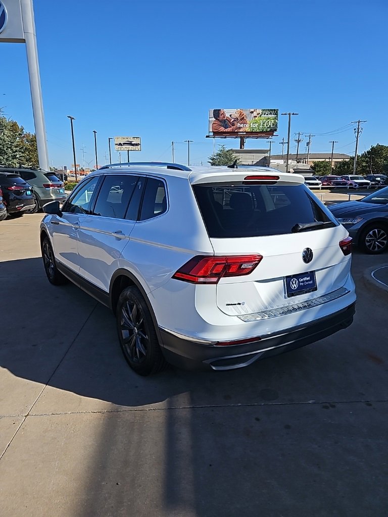 Used 2024 Volkswagen Tiguan SE w/ Panoramic Sunroof Package image 7