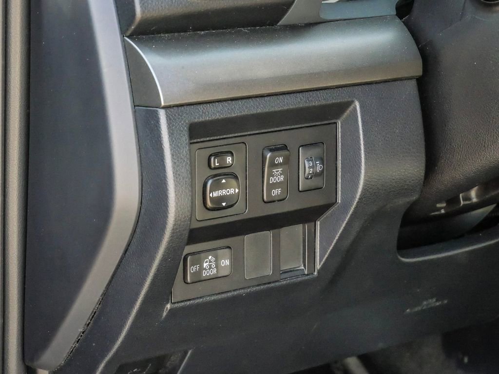 Used 2017 Toyota Tundra SR5 image 25