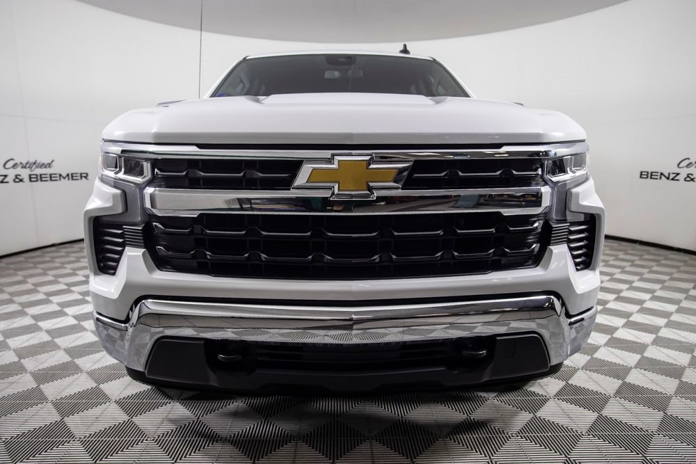 Used 2025 Chevrolet Silverado 1500 LT AWD/4WD image 3