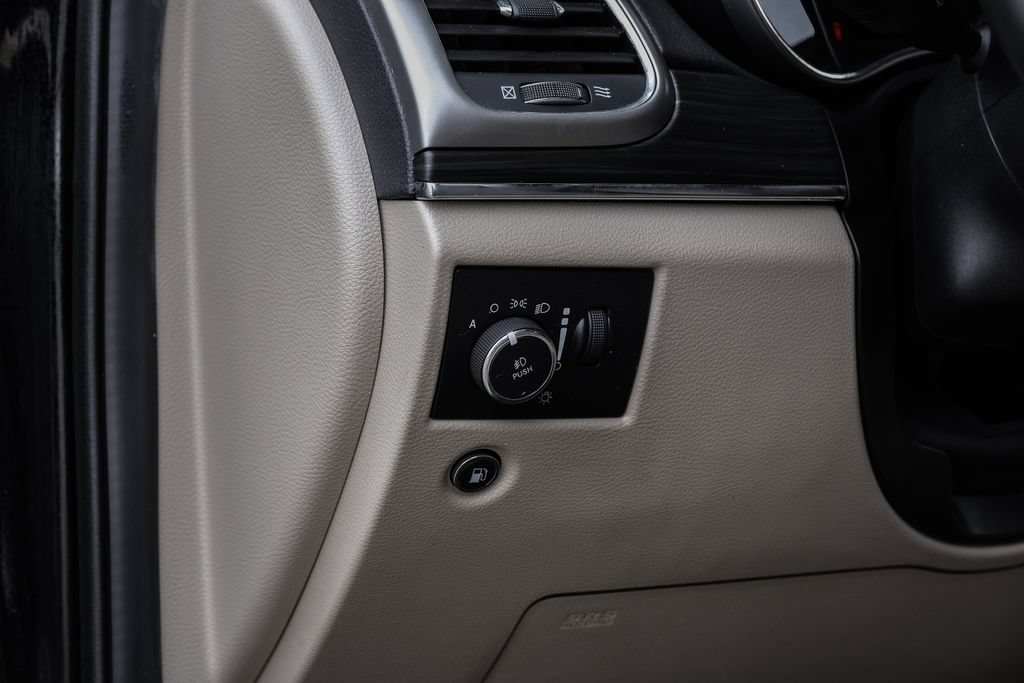 Used 2022 Jeep Grand Cherokee Limited w/ Tech Group RWD image 36