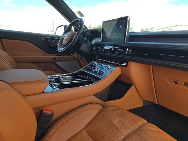 Used 2023 Lincoln Aviator Black Label w/ Dynamic Handling Package image 23