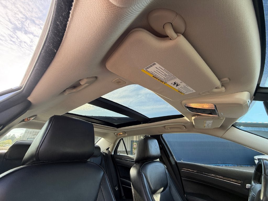 Used 2020 Chrysler 300 Limited RWD image 28