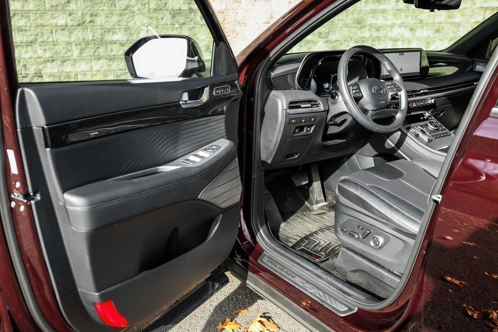 Used 2023 Hyundai Palisade Calligraphy image 24