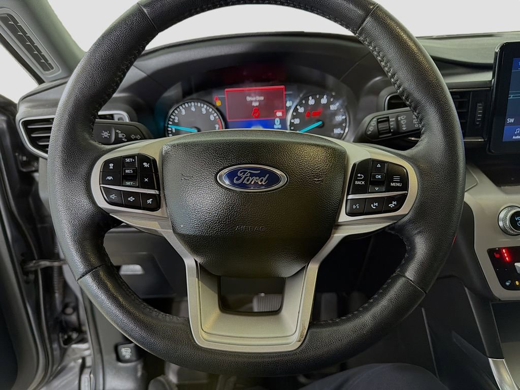Used 2023 Ford Explorer XLT w/ Equipment Group 202A image 14