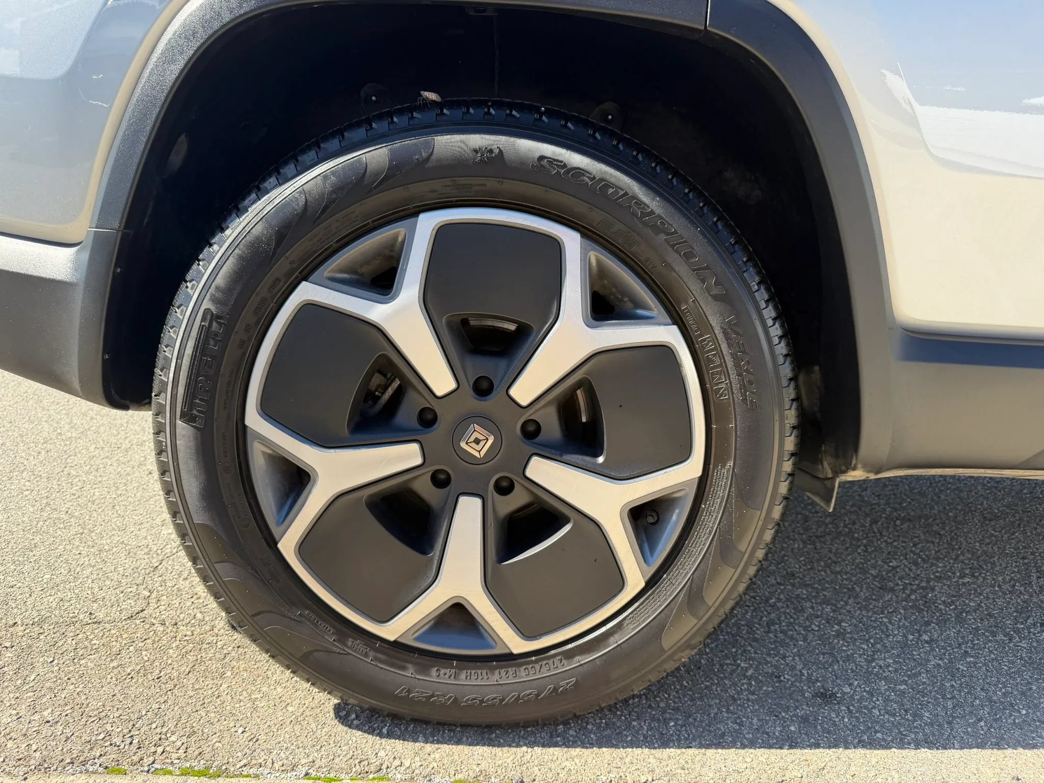 Used 2024 Rivian R1S Adventure Dual AWD/4WD image 32