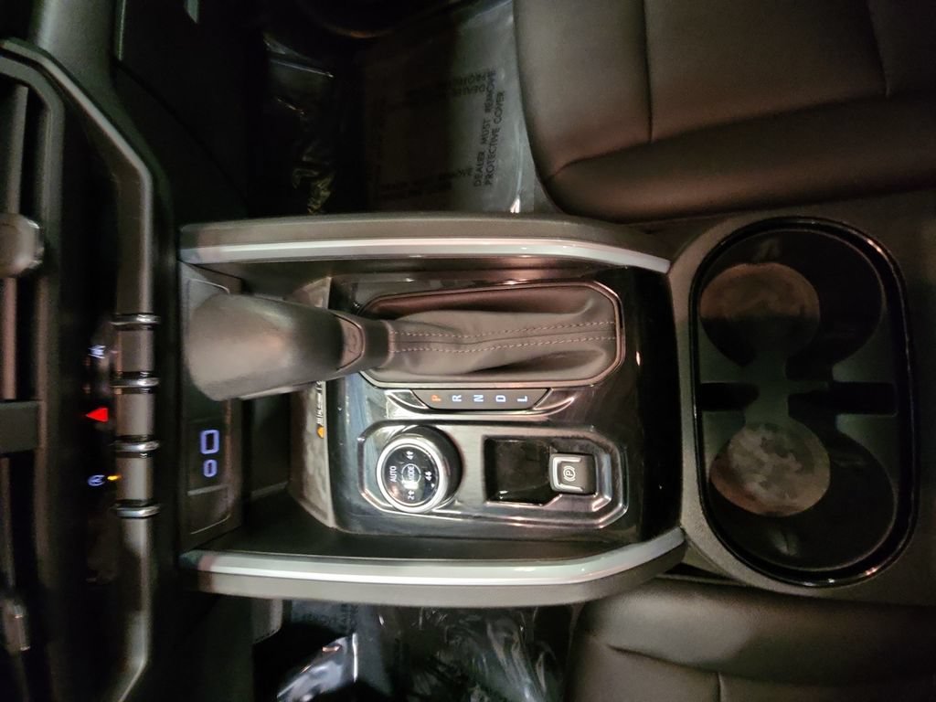 Certified 2025 Chevrolet Colorado Trail Boss w/ Midnight Edition AWD/4WD image 22