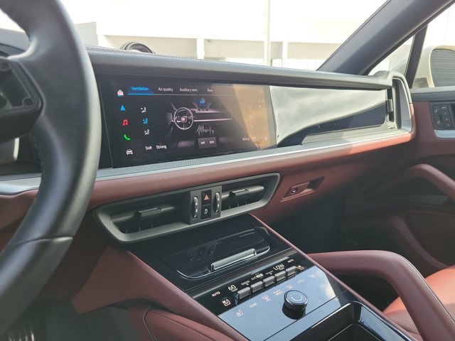 Certified 2025 Porsche Cayenne S AWD/4WD image 34