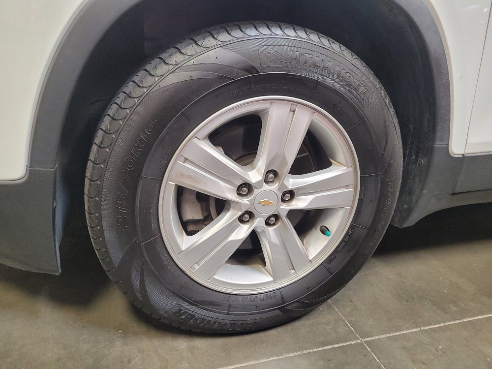 Used 2021 Chevrolet Trax LS FWD image 31