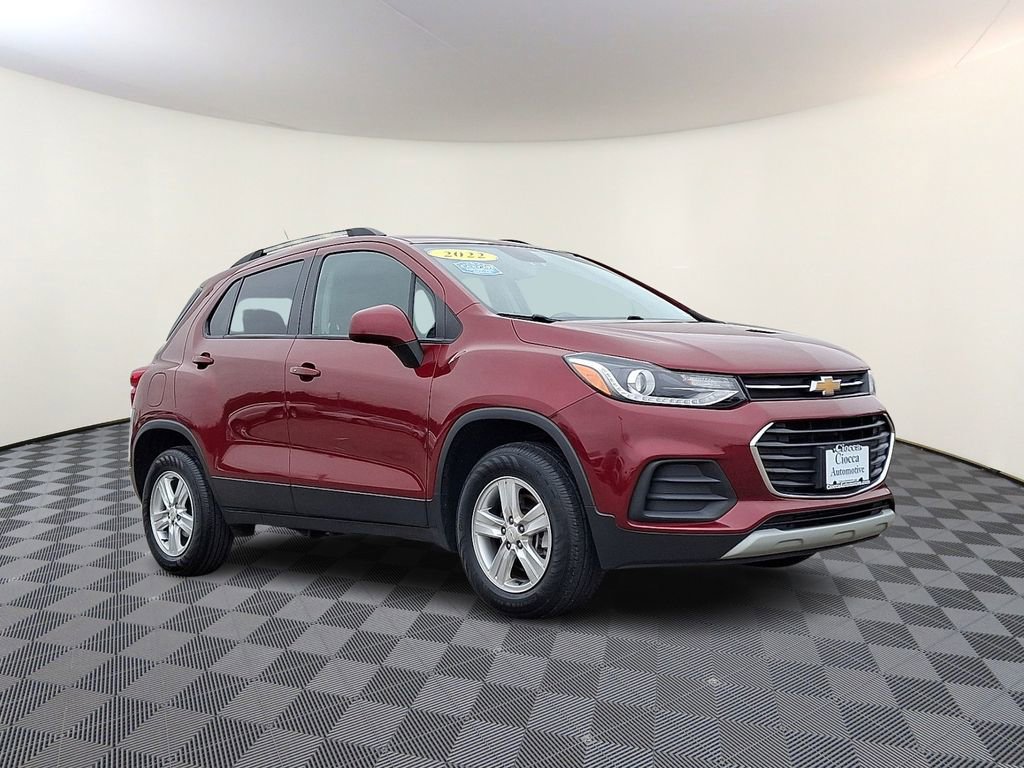 Used 2022 Chevrolet Trax LT w/ LT Convenience Package image 2