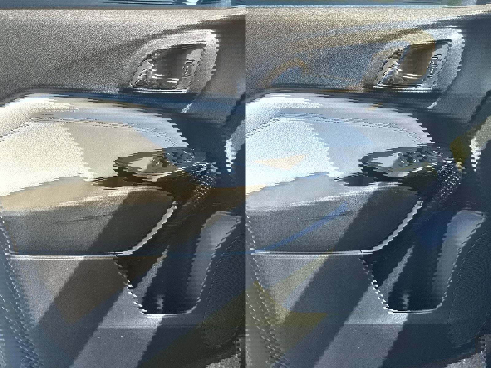 Used 2025 Chevrolet Trax LT image 14