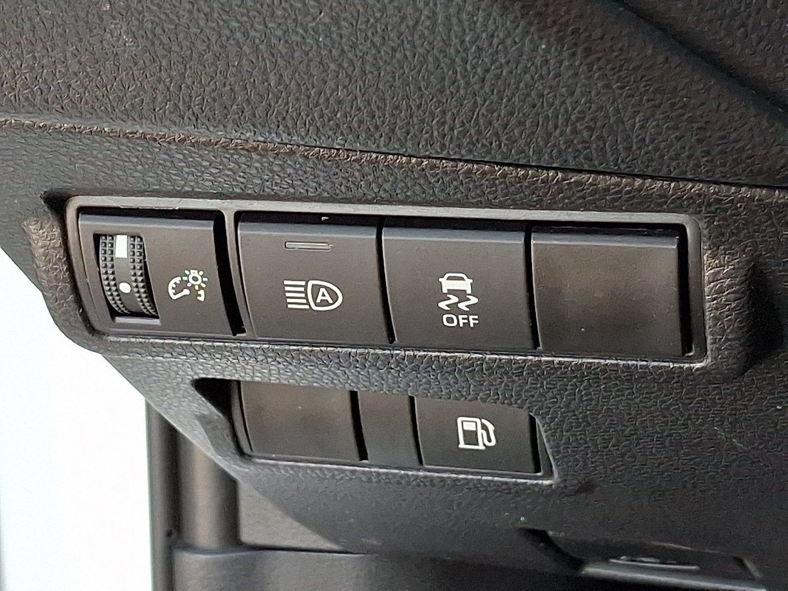 Certified 2025 Toyota Corolla Cross AWD Hybrid w/ Moonroof Package image 24