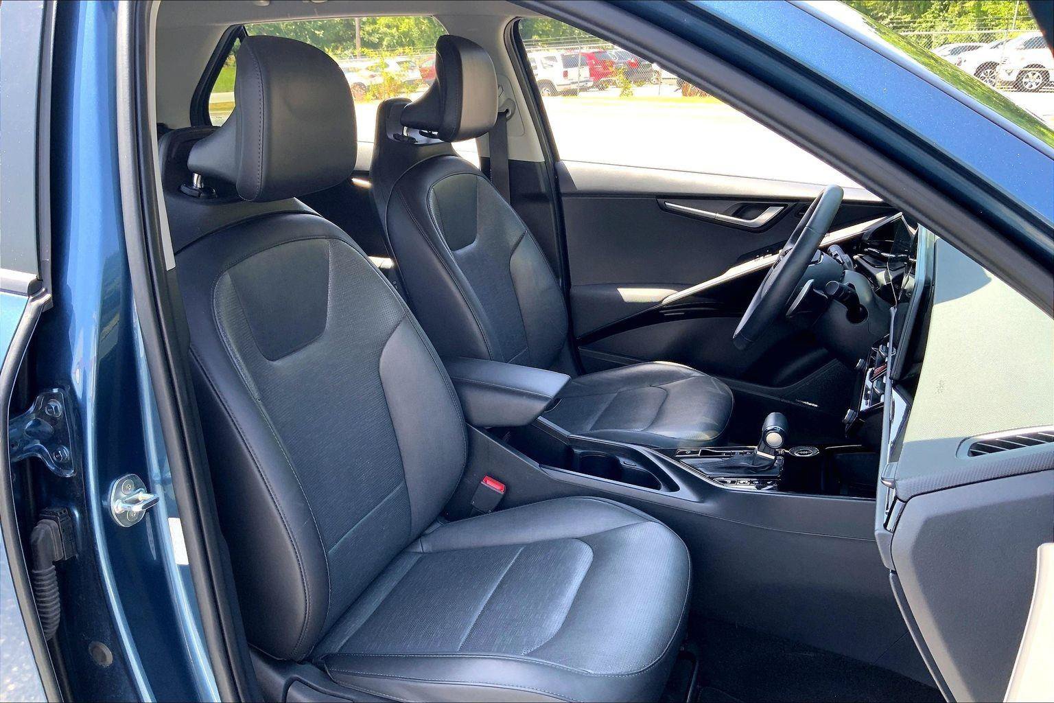 Used 2023 Kia Niro SX Touring FWD image 7