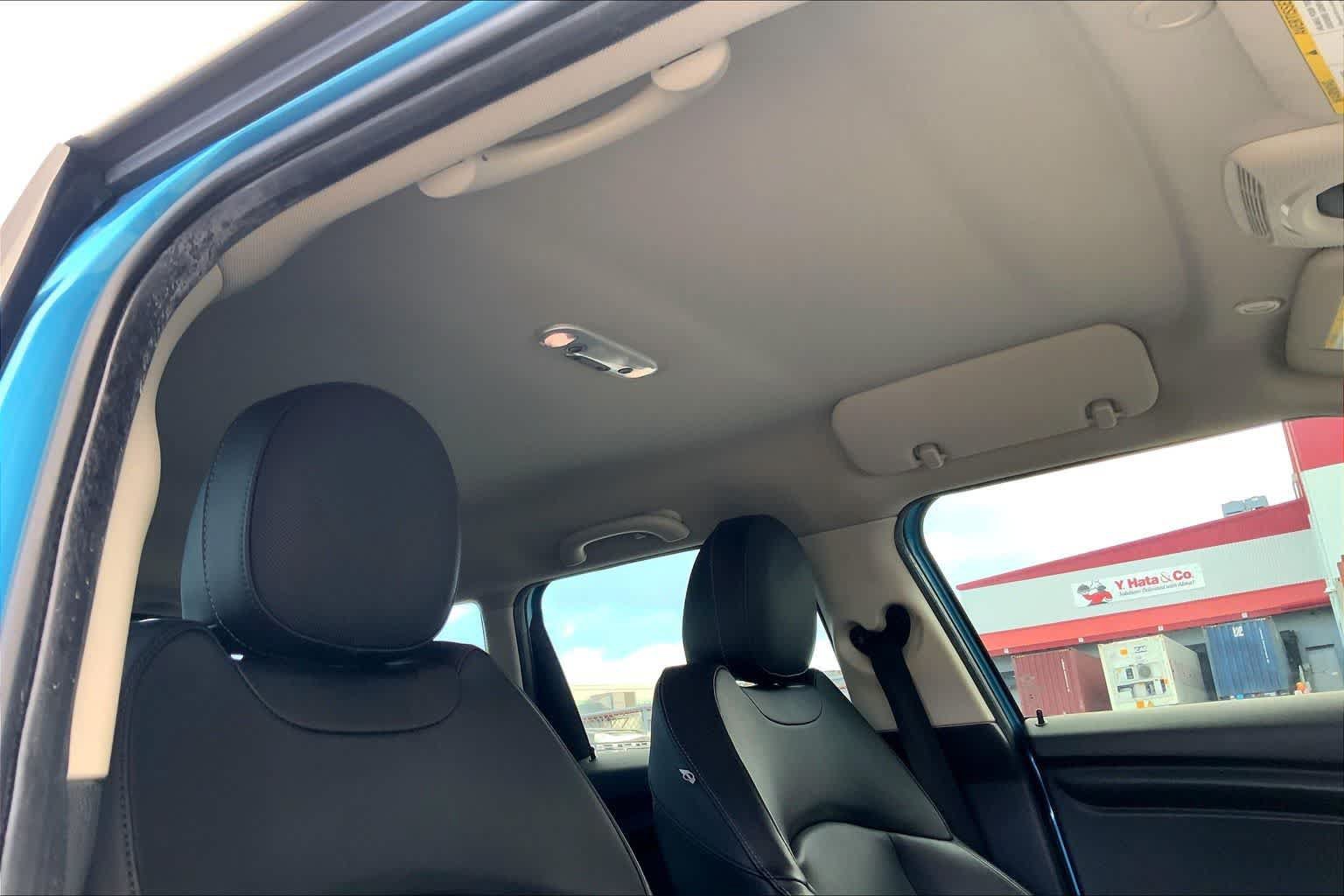 Used 2015 MINI Cooper 4-Door Hardtop FWD image 29