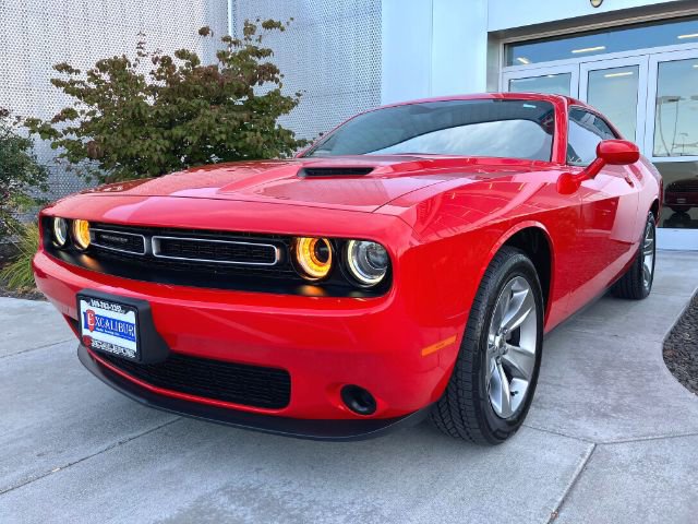 Used 2019 Dodge Challenger SXT image 8