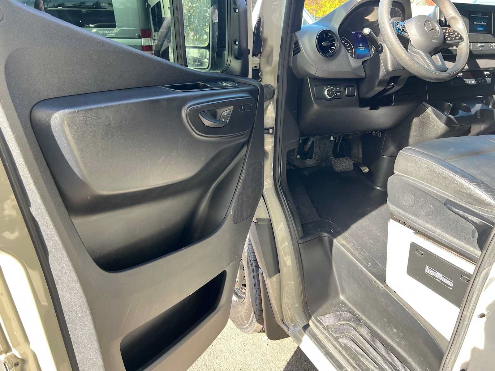 Used 2024 Mercedes-Benz Sprinter 2500 image 21