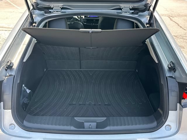 Used 2023 Toyota Prius XLE FWD image 5