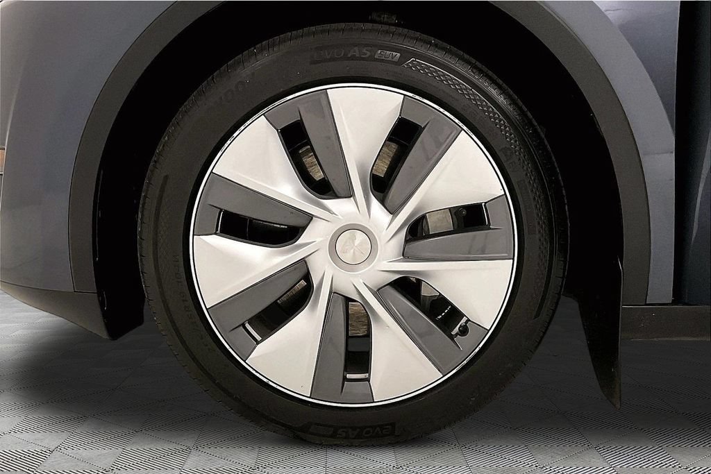Used 2023 Tesla Model Y Long Range AWD/4WD image 26