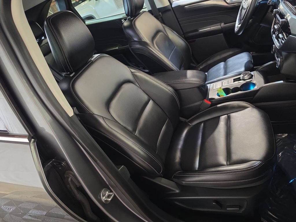Used 2021 Ford Escape Titanium AWD/4WD image 25