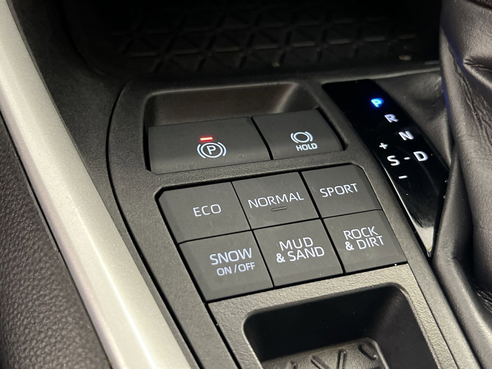 Used 2024 Toyota RAV4 XLE w/ Convenience Package image 24