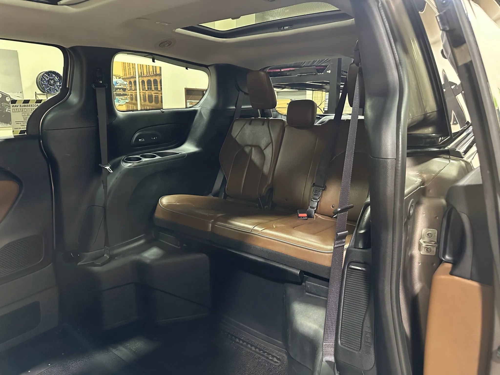 Used 2017 Chrysler Pacifica Limited w/ Advanced Safetytec Group image 21