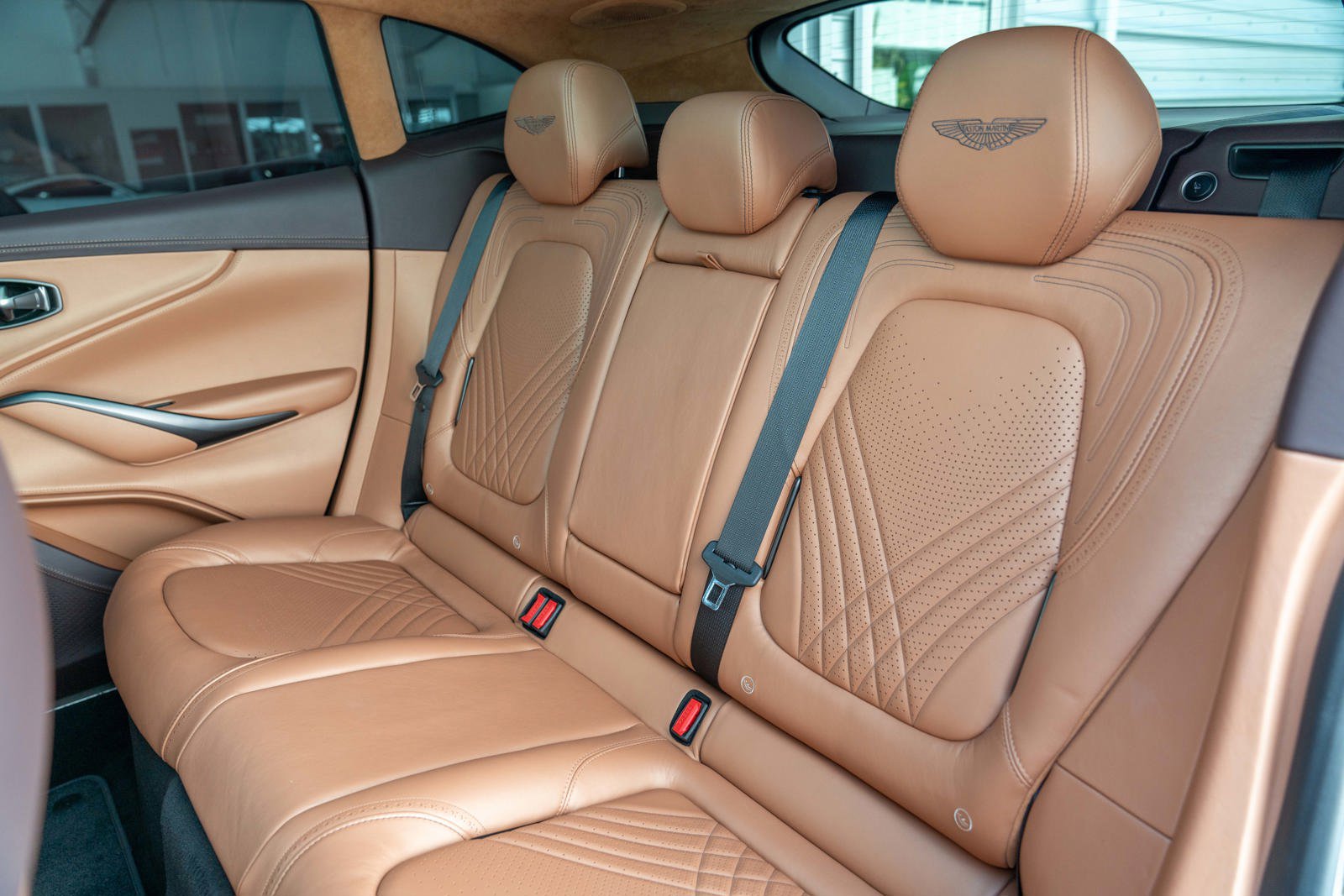 Used 2021 Aston Martin DBX image 34