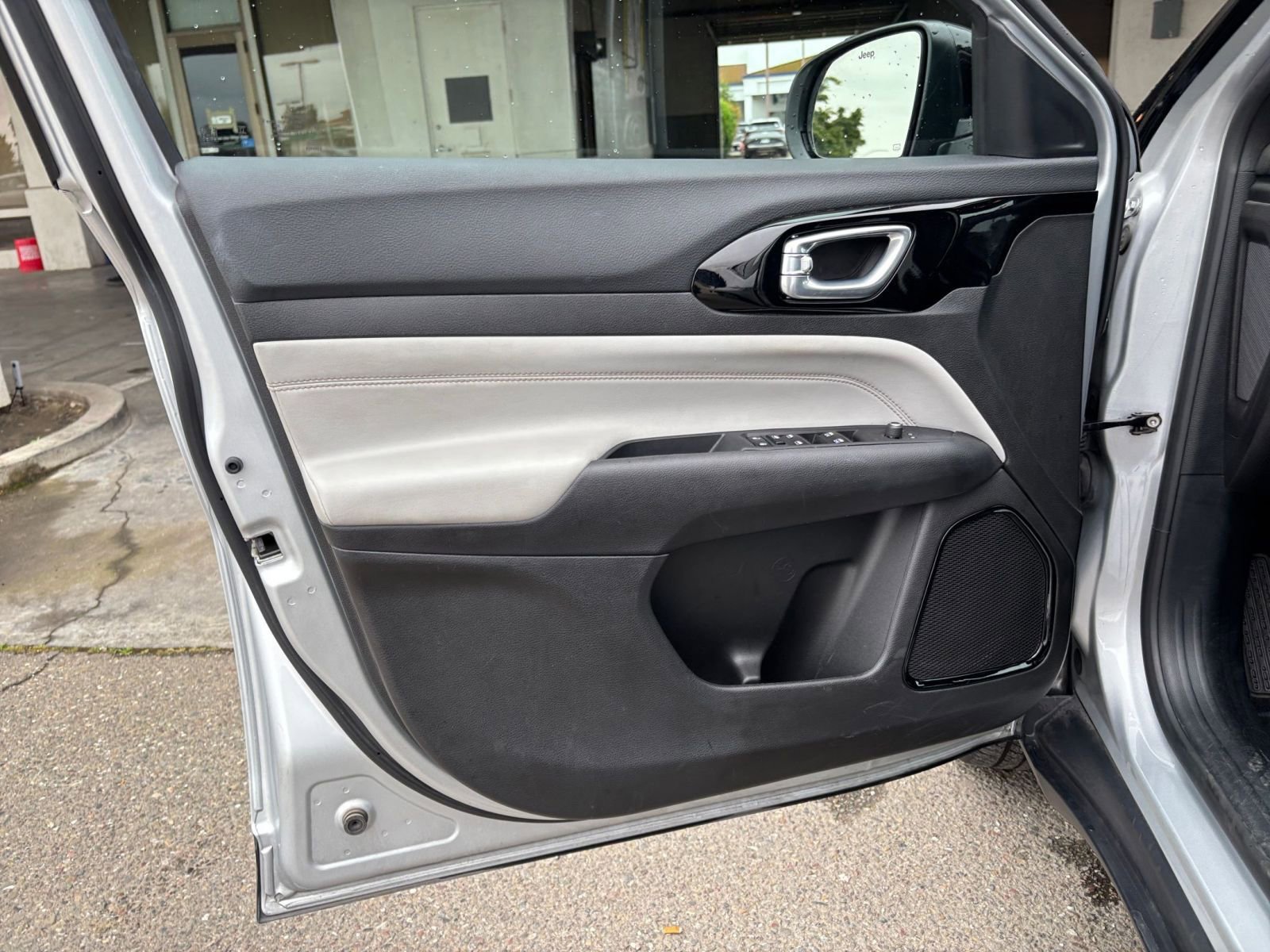 Used 2025 Jeep Compass Limited AWD/4WD image 18