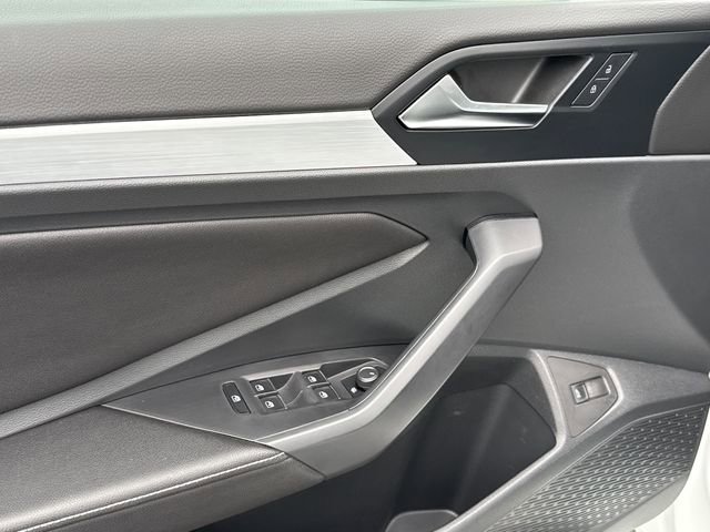 Certified 2025 Volkswagen Jetta S image 9