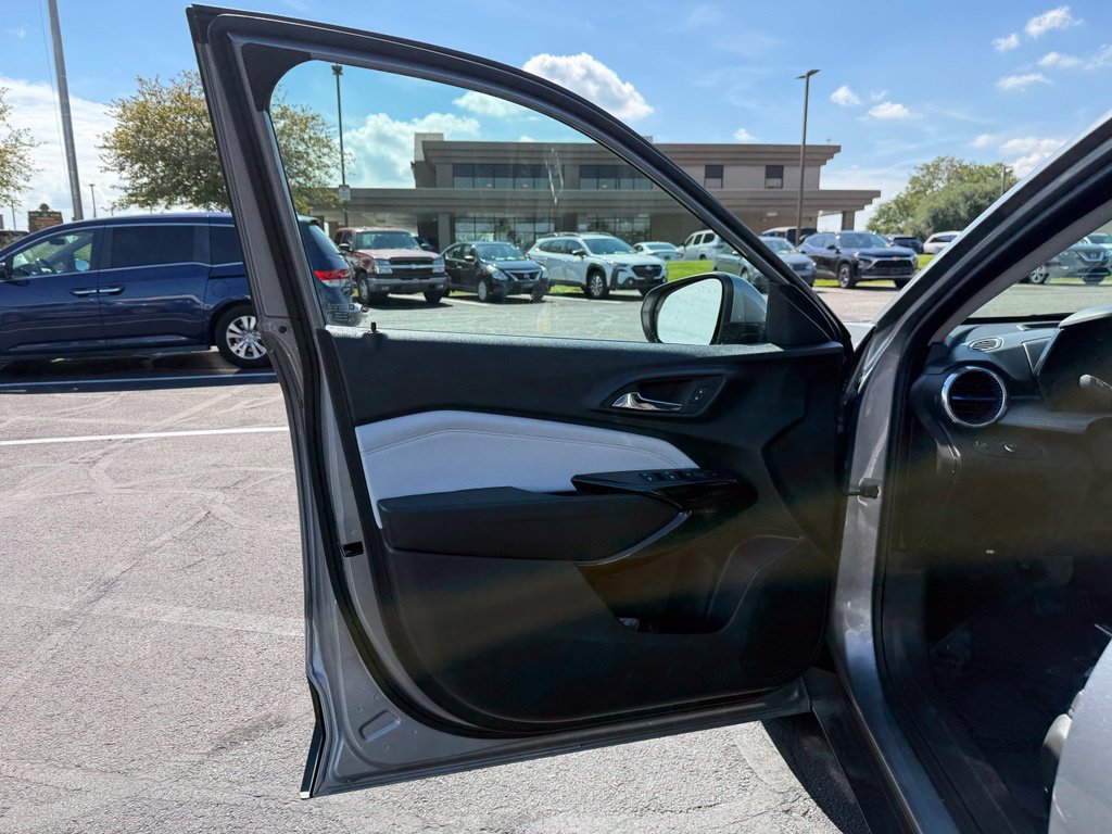 Used 2025 Chevrolet Trax LT FWD image 22