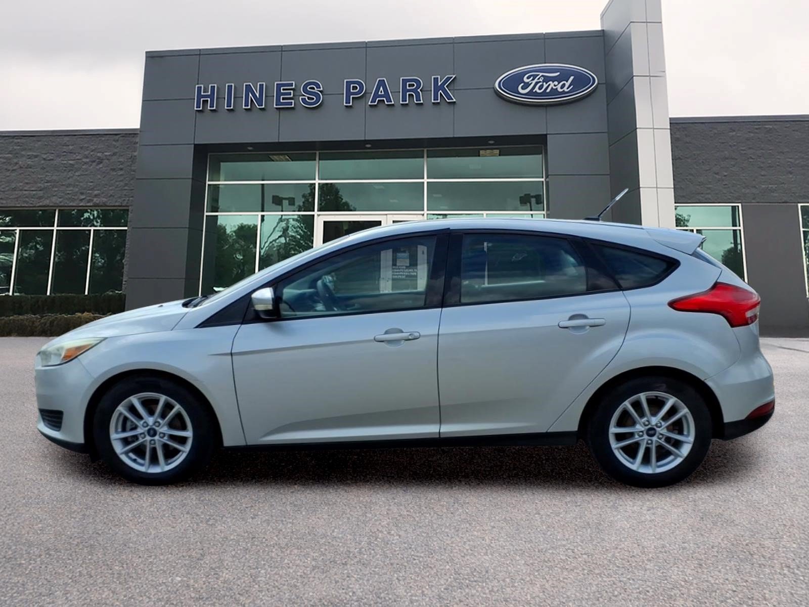 Used 2015 Ford Focus SE w/ Interior Protection Package FWD image 4