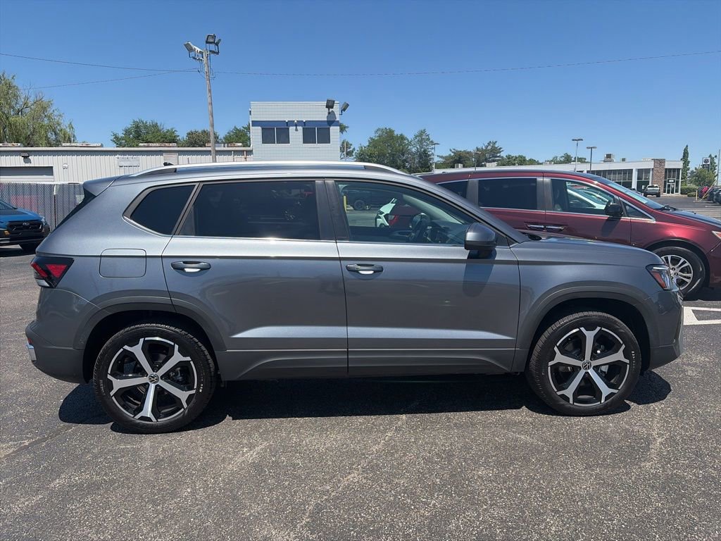 Used 2025 Volkswagen Taos SEL AWD/4WD image 8