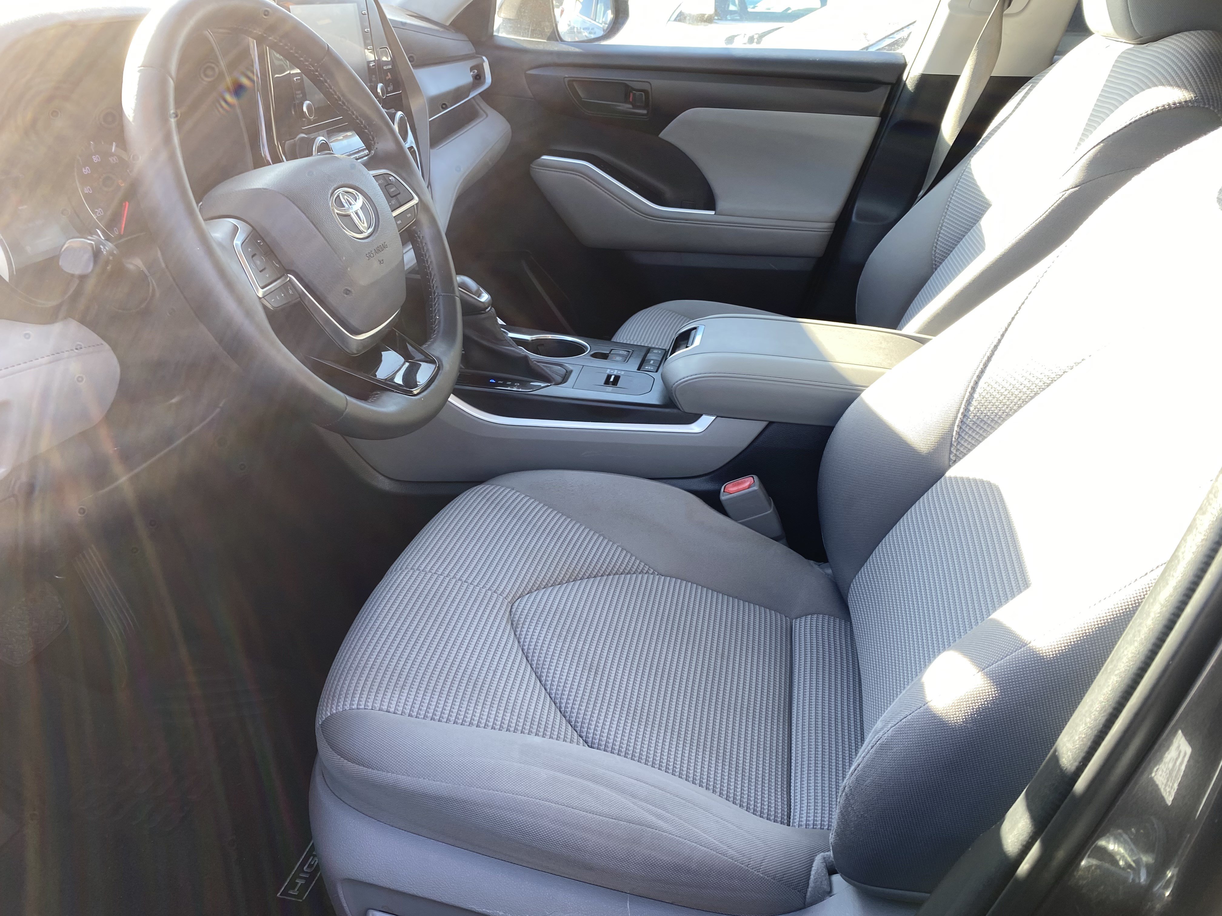 Used 2020 Toyota Highlander LE FWD image 13