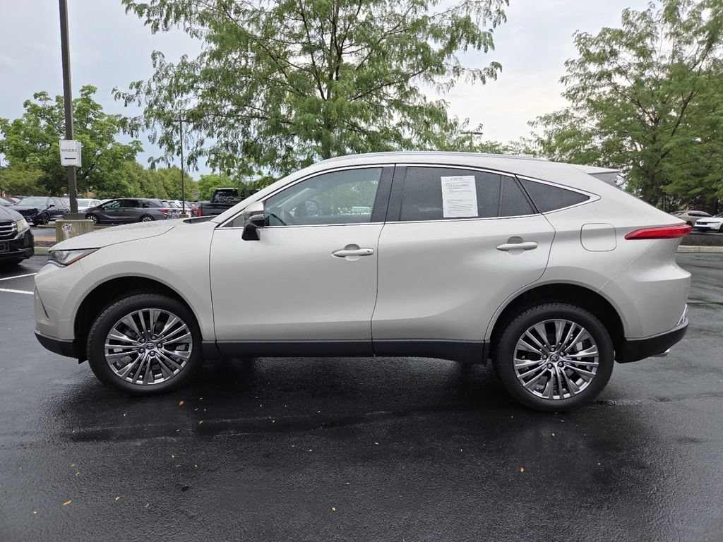 Used 2024 Toyota Venza XLE AWD/4WD image 19