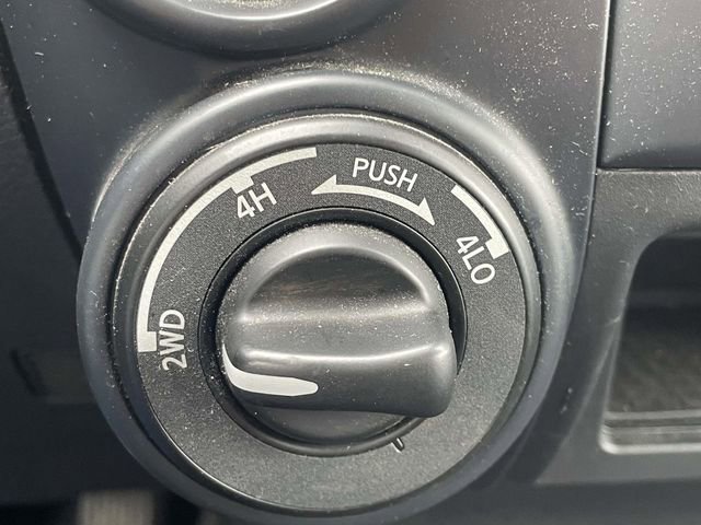 Used 2022 Nissan Titan SV AWD/4WD image 22