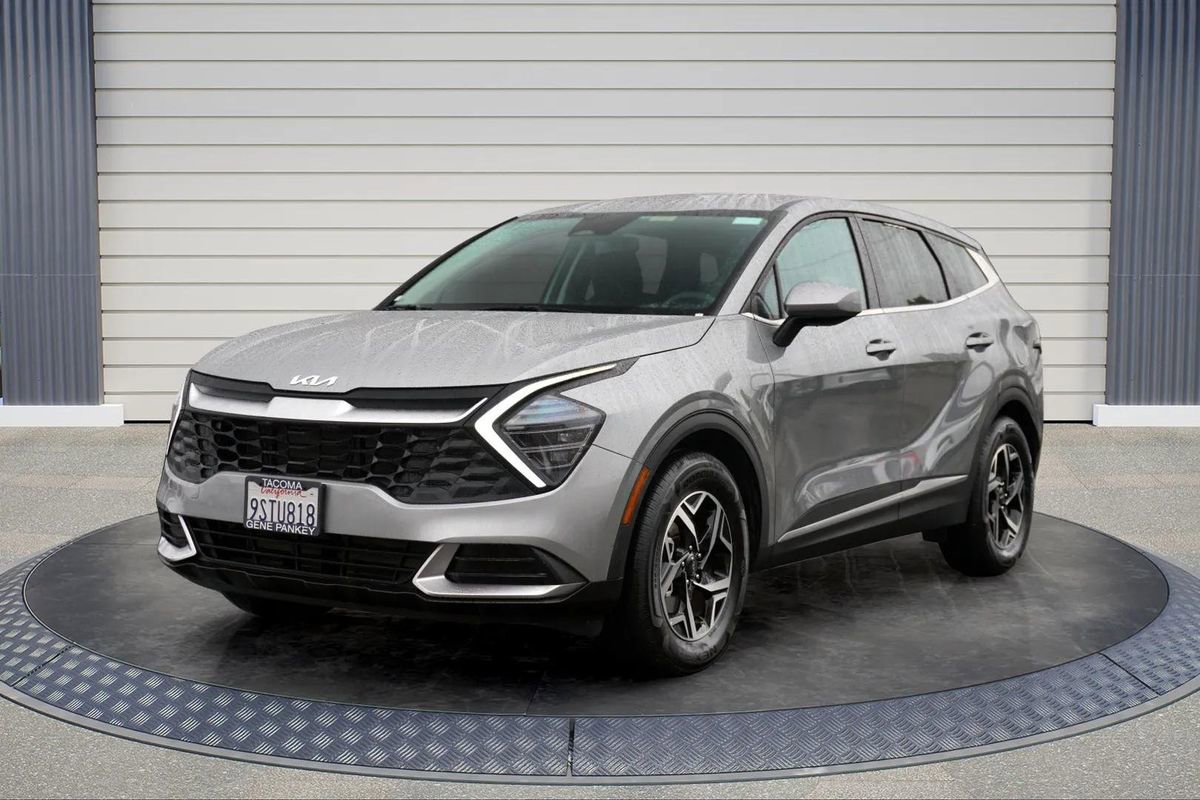 Used 2025 Kia Sportage LX image 3